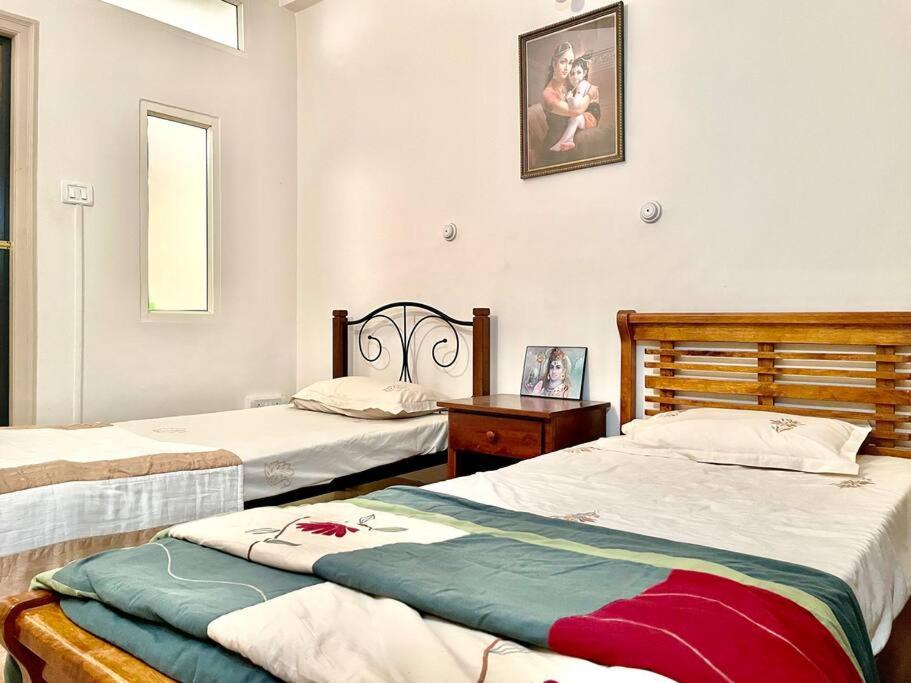 Shanthi Home Stay Puttaparthi Exterior photo